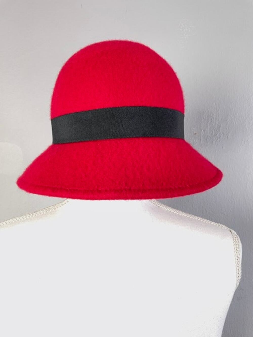 Red 100% Wool Cloche Hat Black Band One Size Classic Winter Dress Hat